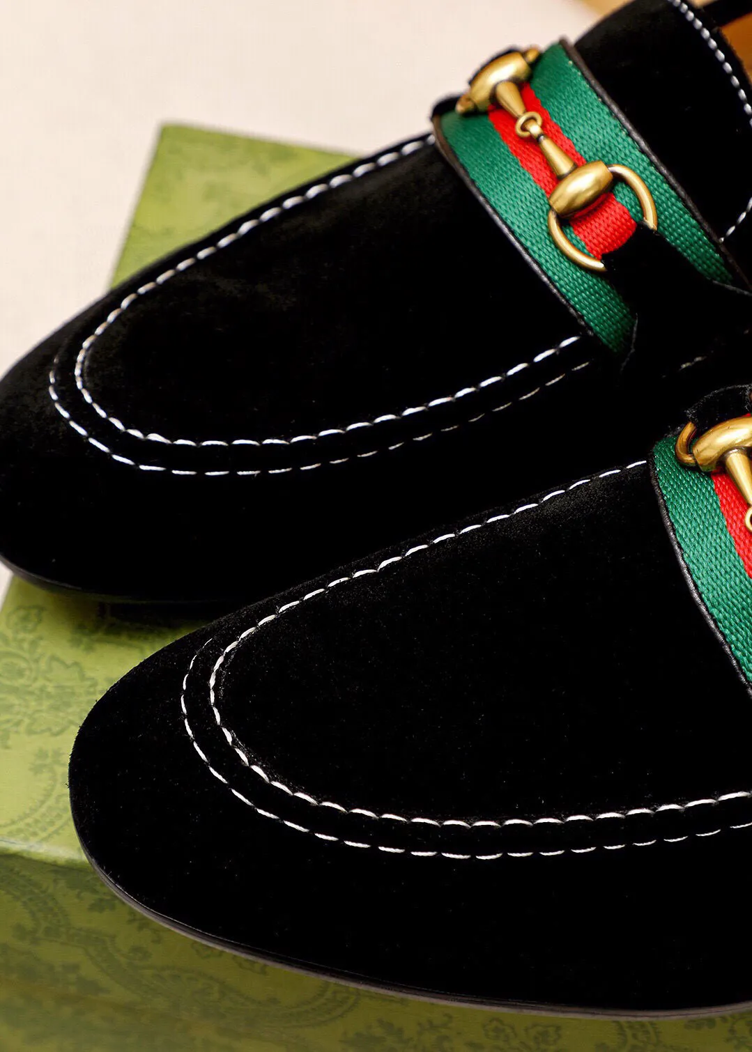 Men's shoes 💰420 💐 Product trademark: GUCCI "Gucci" casual leather shoes Regular size: 38-44 (45.46.47🉑️customized) Product materials: Selected imported first-layer frosted calfskin upper + classic hardware buckle, imported cowhide leather lining. Strong three-dimensional visual effect, original combination outsole Color: 3⃣️colors available